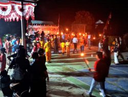 Meriahkan HUT Kemerdekaan, Pemdes Mabuan Gelar Pawai Obor Bersama Para Anak Sekolah