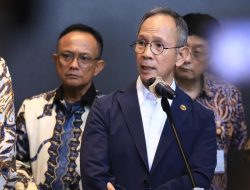 Ketua DK OJK Mahendra Siregar dan Inarno Djajadi mengundurkan diri